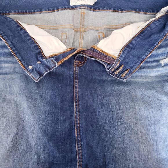 Pristine - Torrid Stretch Denim Skirt - Barely Worn - Picture 4 of 8